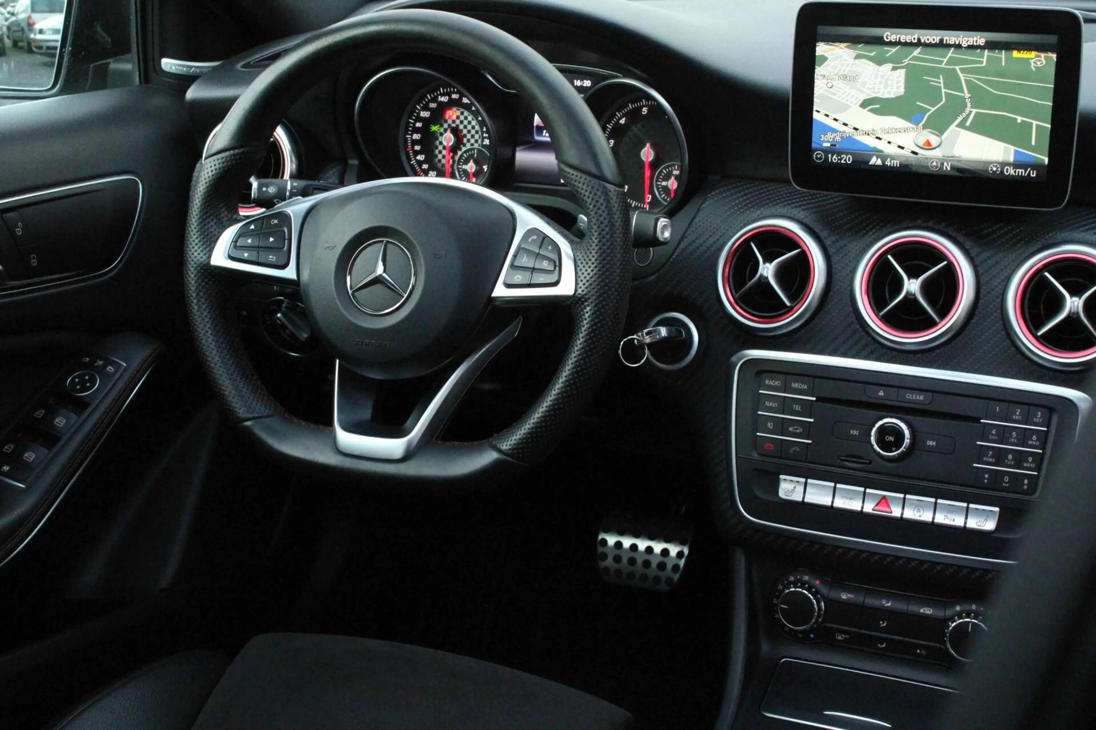 Mercedes-Benz A 180 AMG Night Edition Plus — photo 20