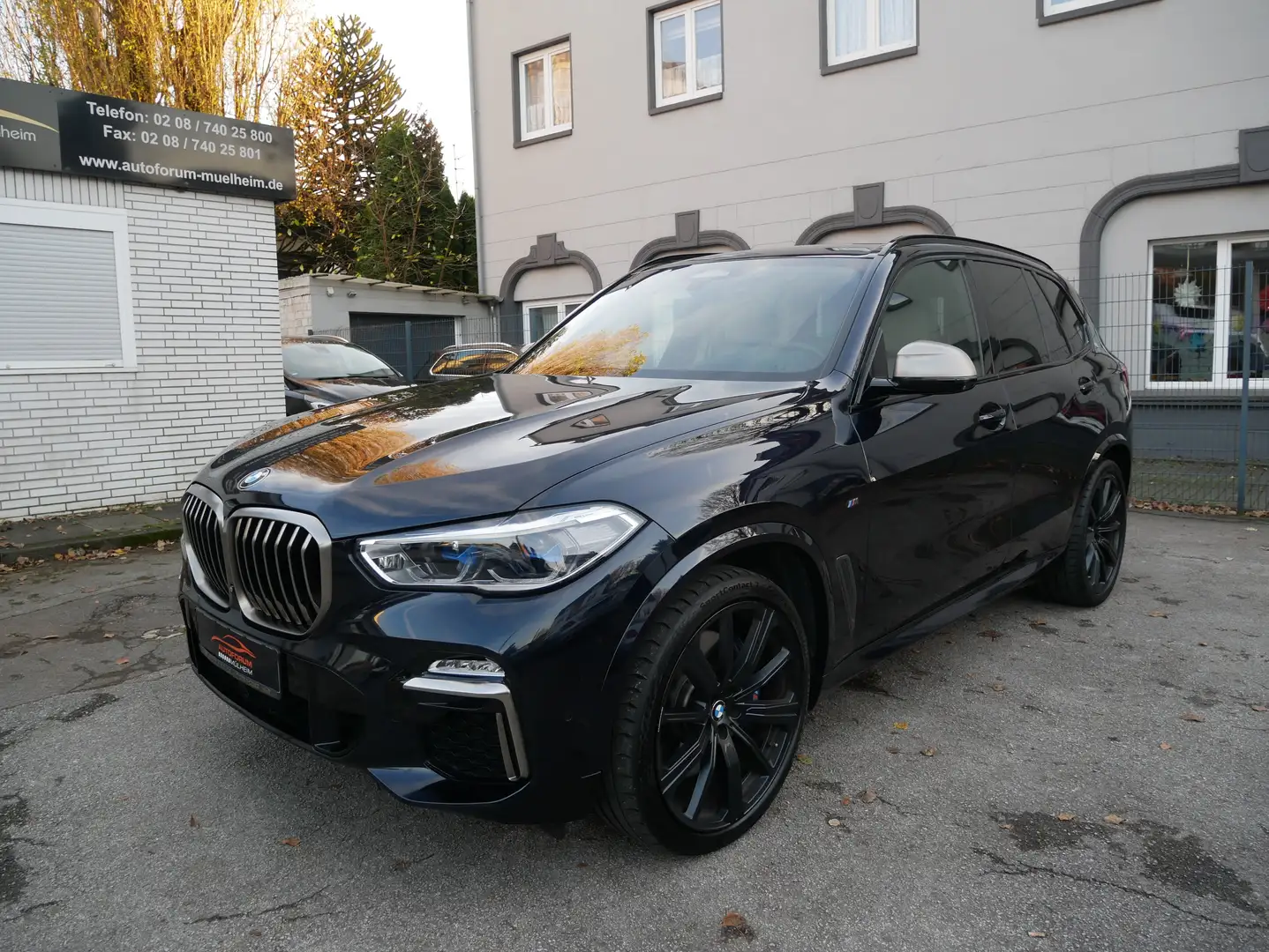 BMW X5 M M50 d Laser DrivingProf Sitzklima DisplKeyGo360Kam Schwarz - 1