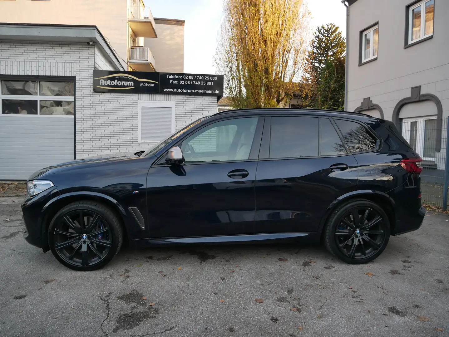 BMW X5 M M50 d Laser DrivingProf Sitzklima DisplKeyGo360Kam Schwarz - 2
