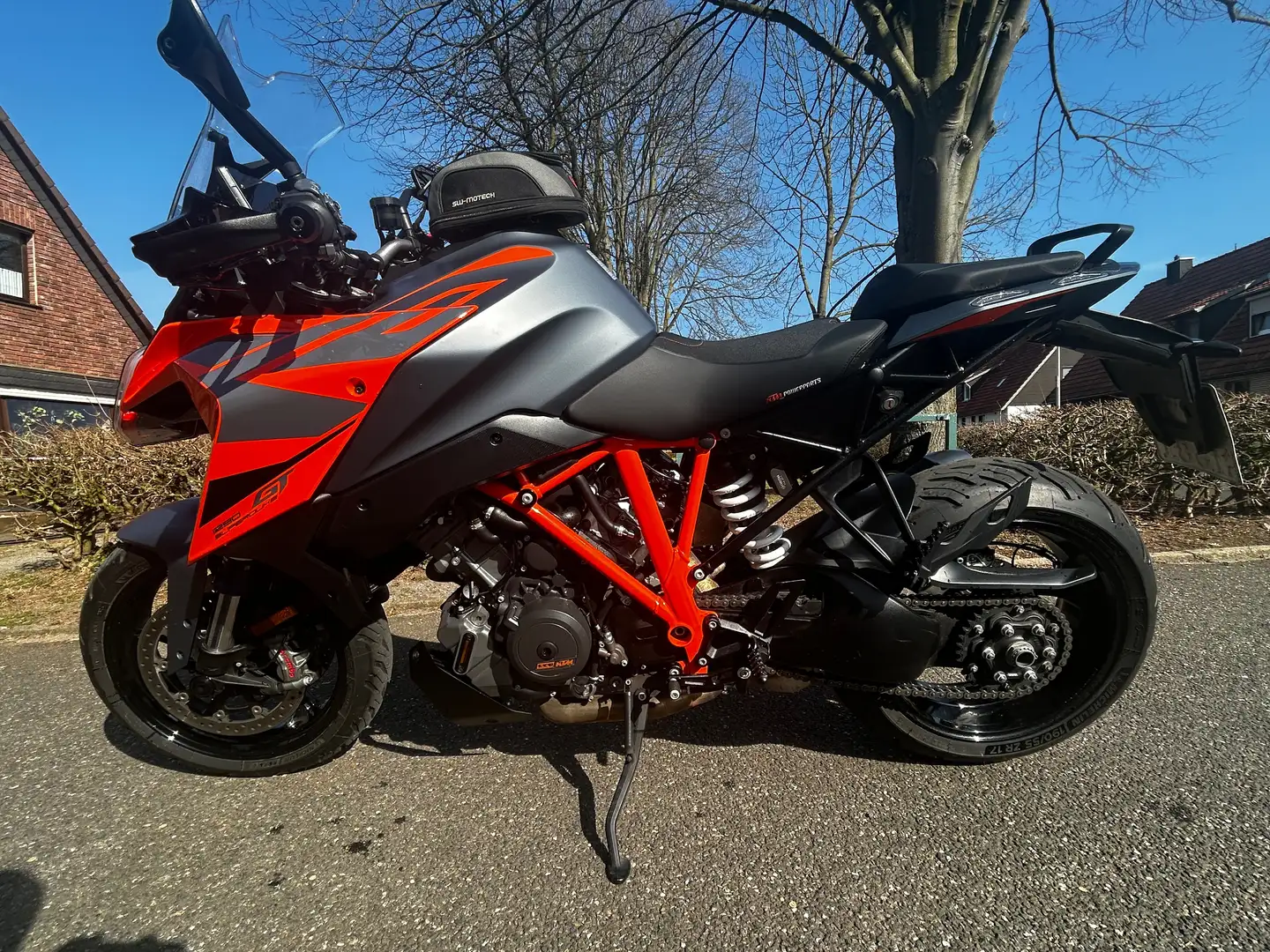 KTM 1290 Super Duke GT Narancs - 1