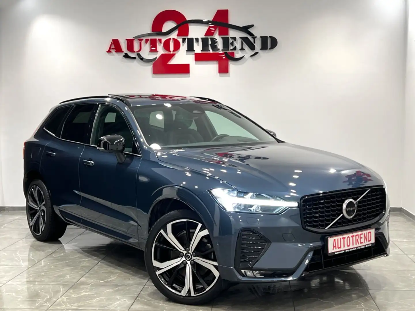 Volvo XC60 R Design AWD Facelift PANO+HUD+°360KAM+AHK Bleu - 2