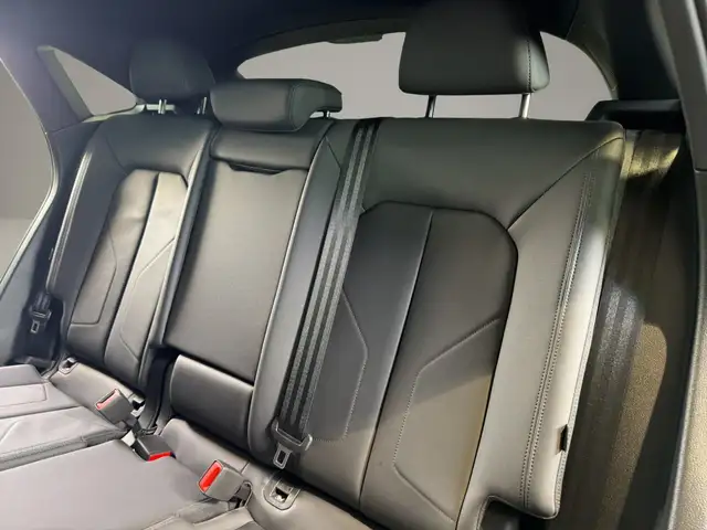Audi Q3 view 13