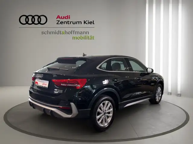 Audi Q3 view 6