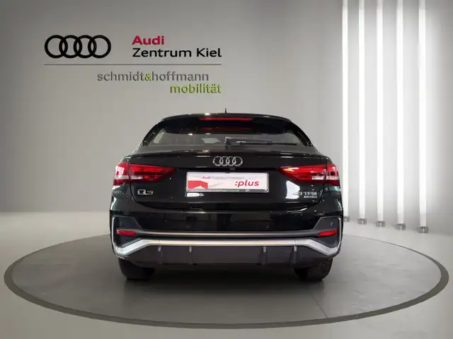 Audi Q3 view 5