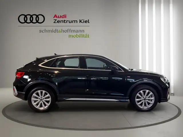 Audi Q3 view 7