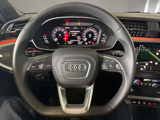 Audi Q3 view 10