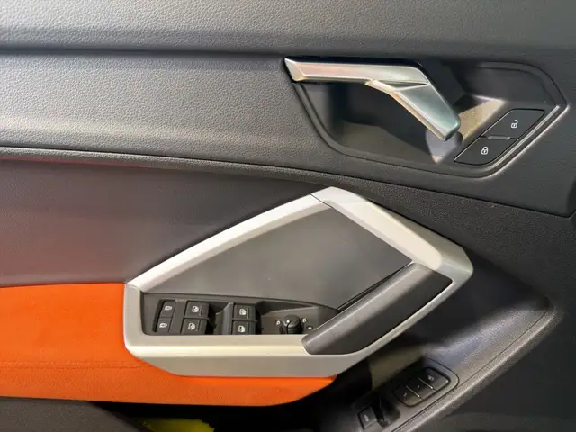 Audi Q3 view 12