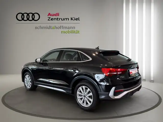 Audi Q3 view 4
