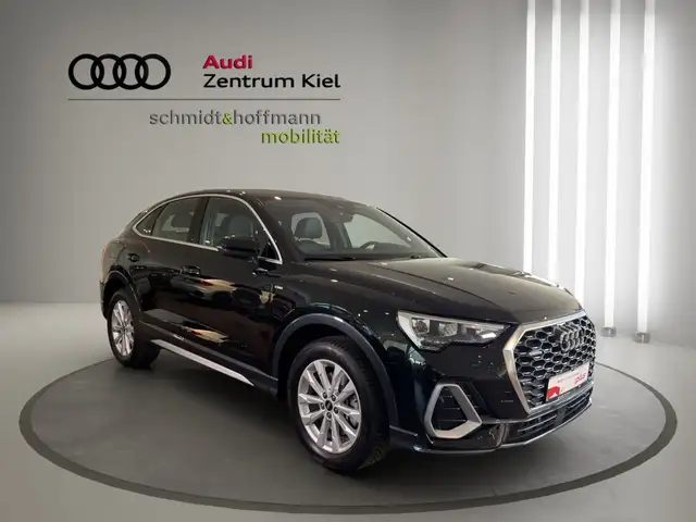 Audi Q3 view 8