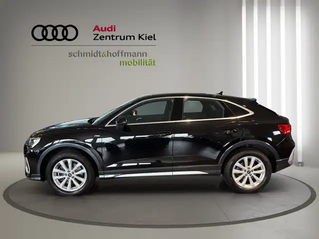 Audi Q3 view 3