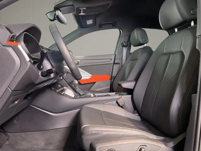 Audi Q3 view 9