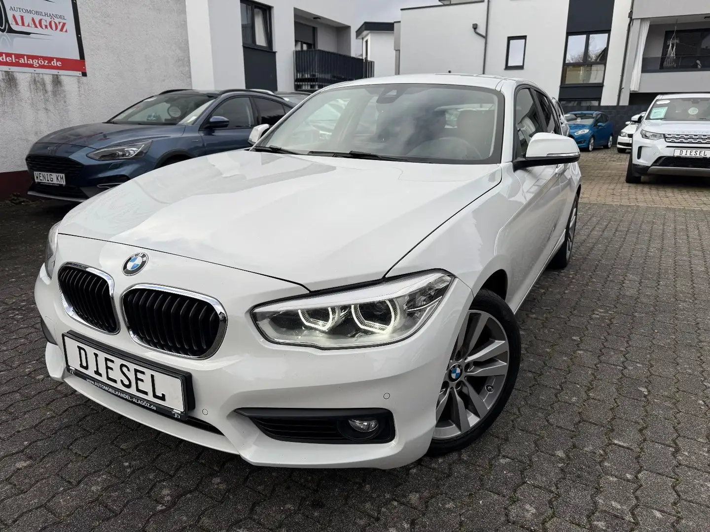 BMW 118 d Advantage STEPTRONIC NAVI LED 2xPDC SHZ Eu6 Weiß - 2