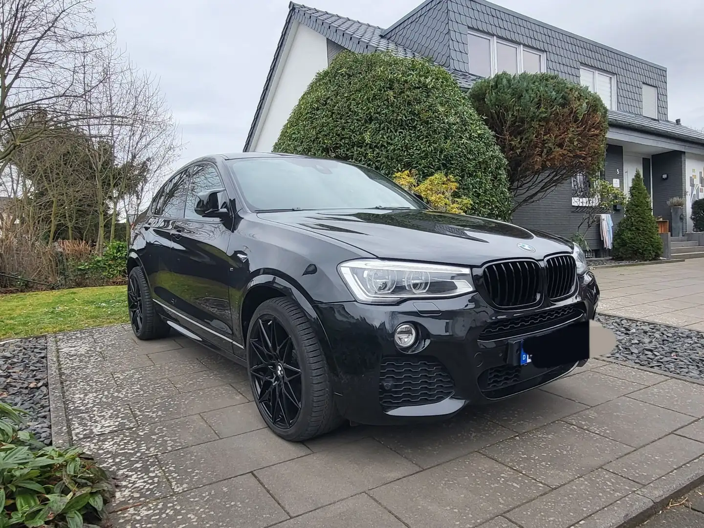 BMW X4 xDrive 30 d Schwarz - 1