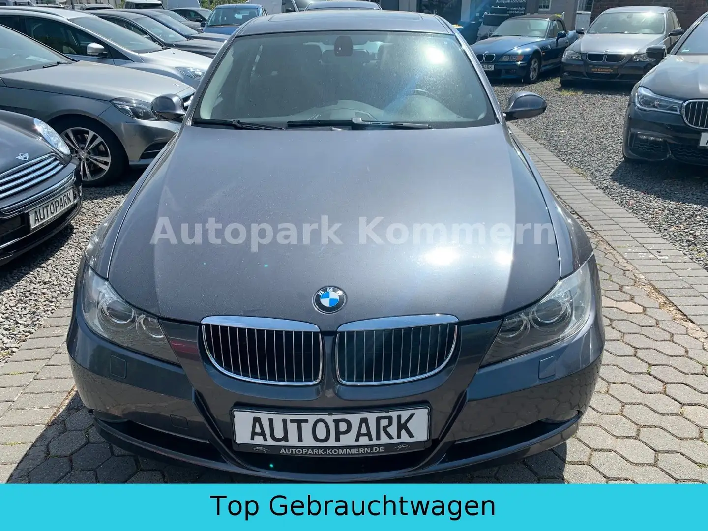 BMW 330 3 Lim. 330d xDrive*Navi*Schiebedach*BT* Šedá - 2