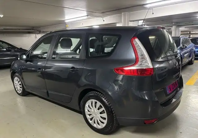 Renault Grand Scenic view 2
