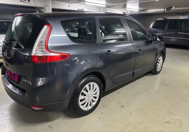 Renault Grand Scenic view 3