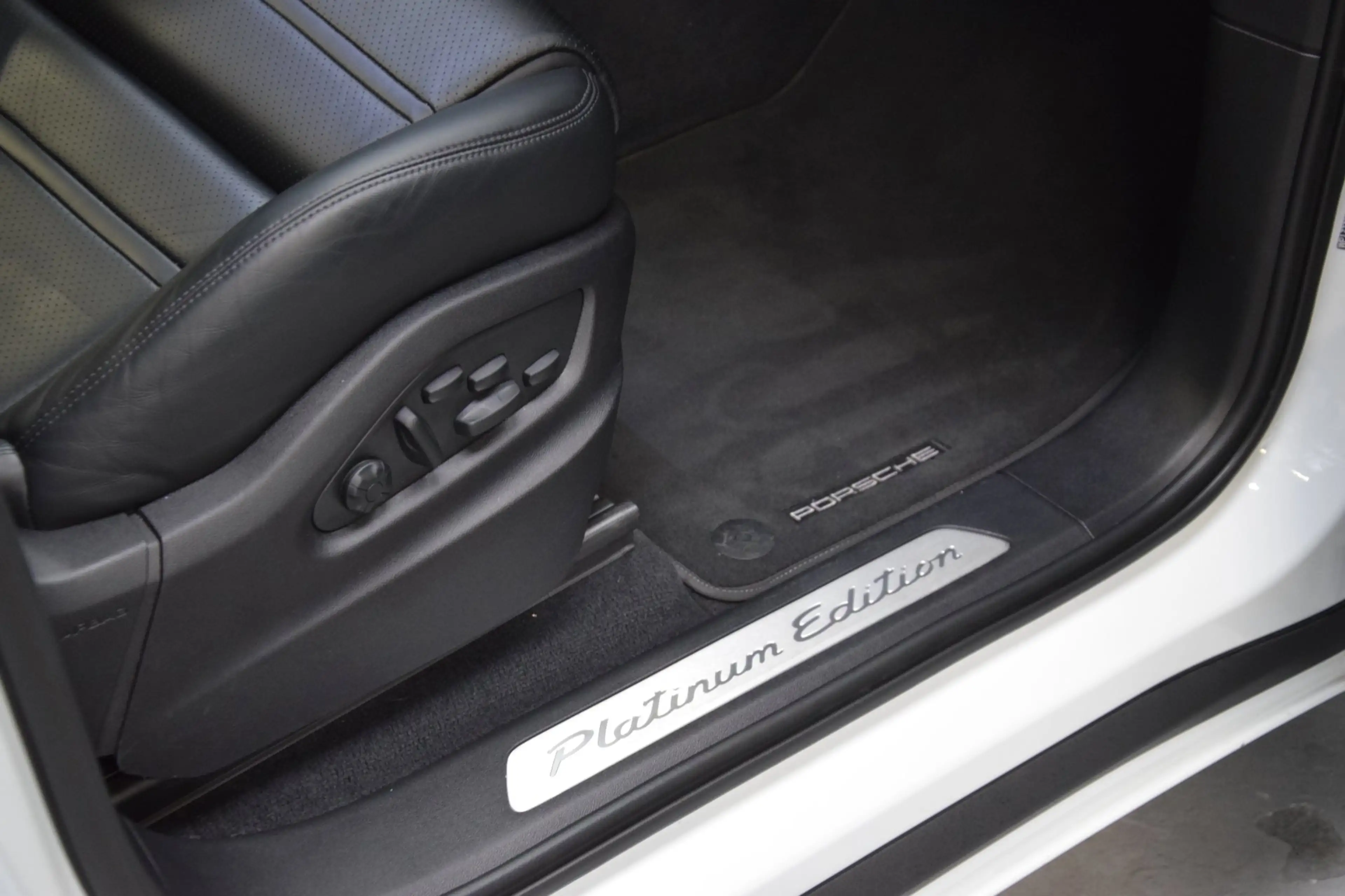 Porsche Cayenne 3.0 E-Hybrid Platinum Edition Navi|Panoramadak|Org — photo 37