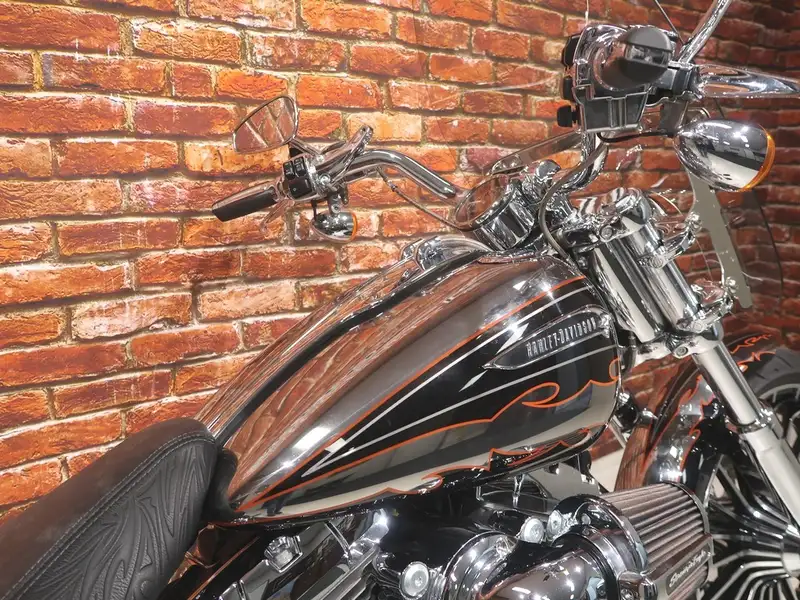 Harley-Davidson CVO Breakout - foto 7