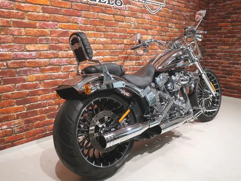 Harley-Davidson CVO Breakout - foto 8