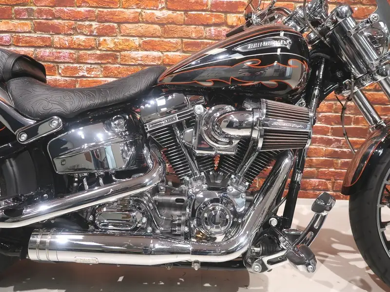Harley-Davidson CVO Breakout - foto 2
