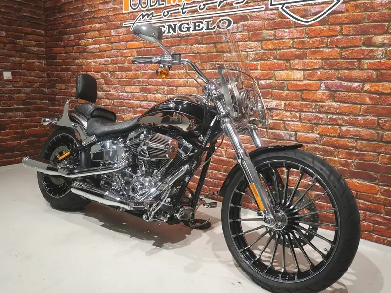 Harley-Davidson CVO Breakout - foto 3