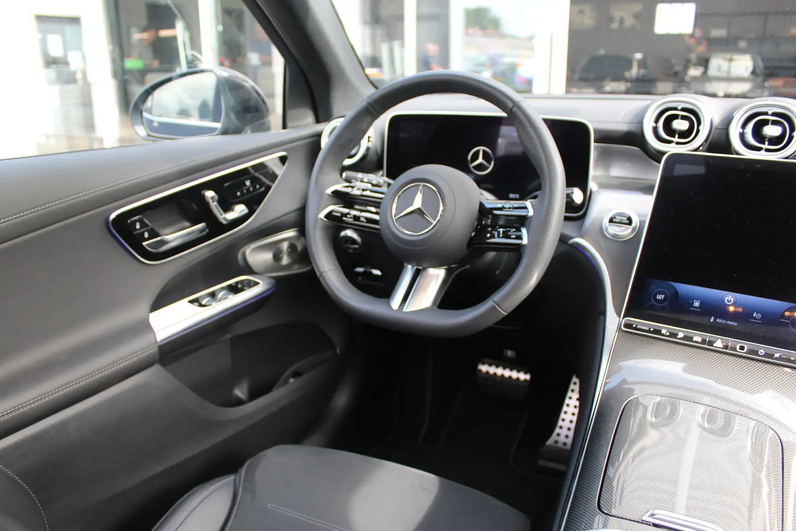 Mercedes-Benz GLC 300 300e 4MATIC AMG Line | Burmester | Pano | Trekhaak Grijs - 2