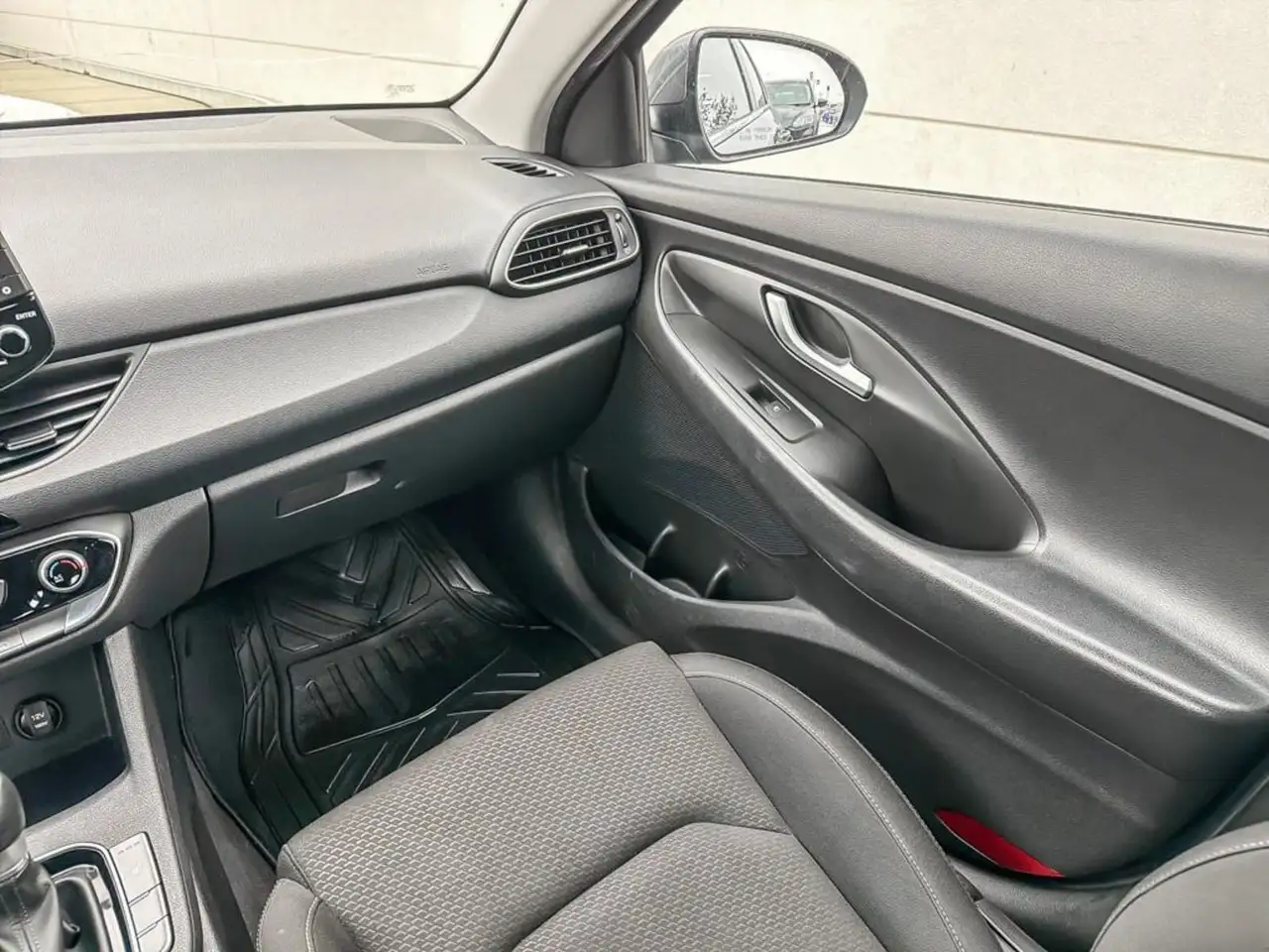 Hyundai ELANTRA снимка Hyundai ELANTRA