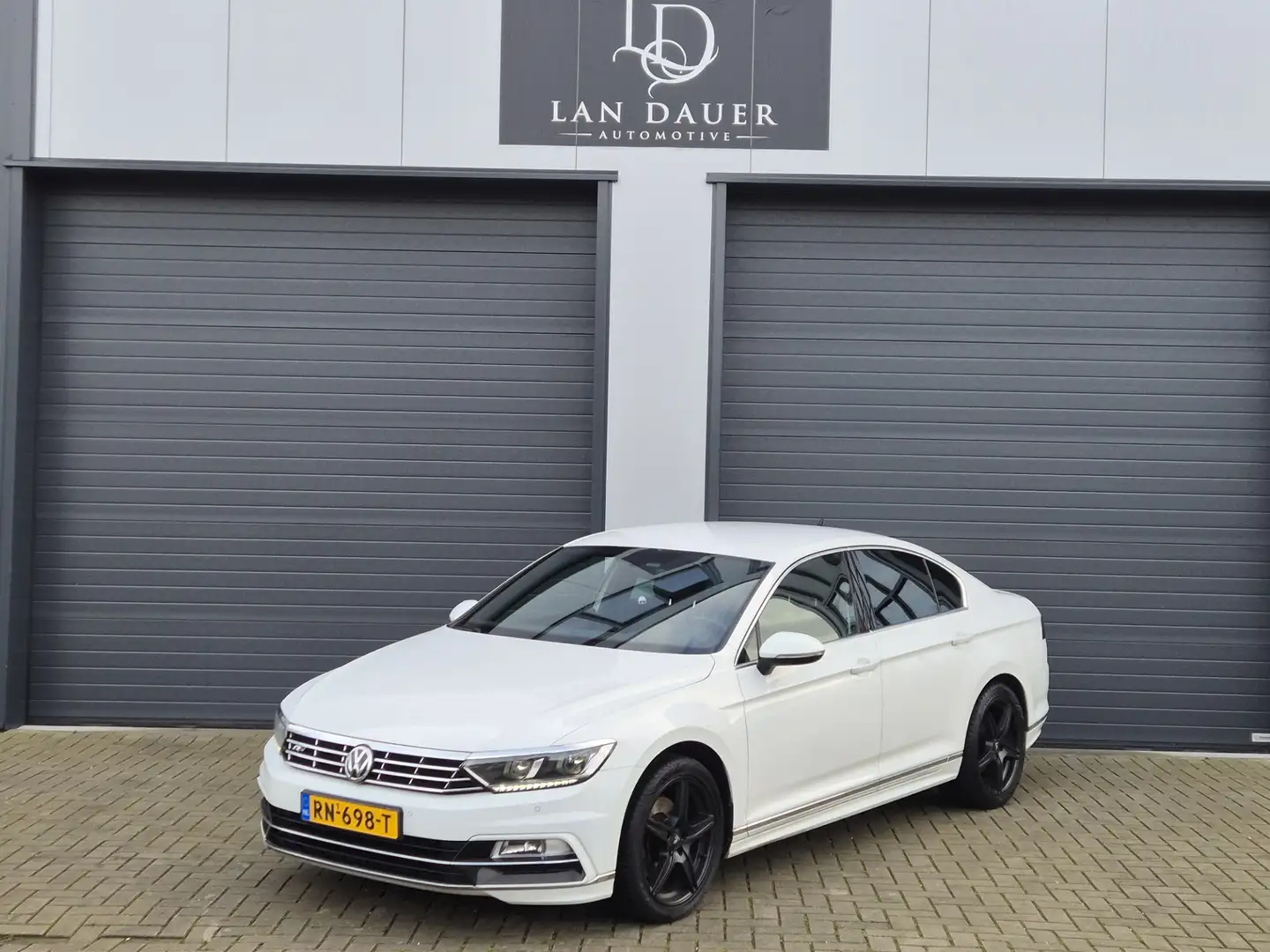 Volkswagen Passat 1.4 TSI Highline Business R / AUT / ACTIE / Carpla Wit - 1