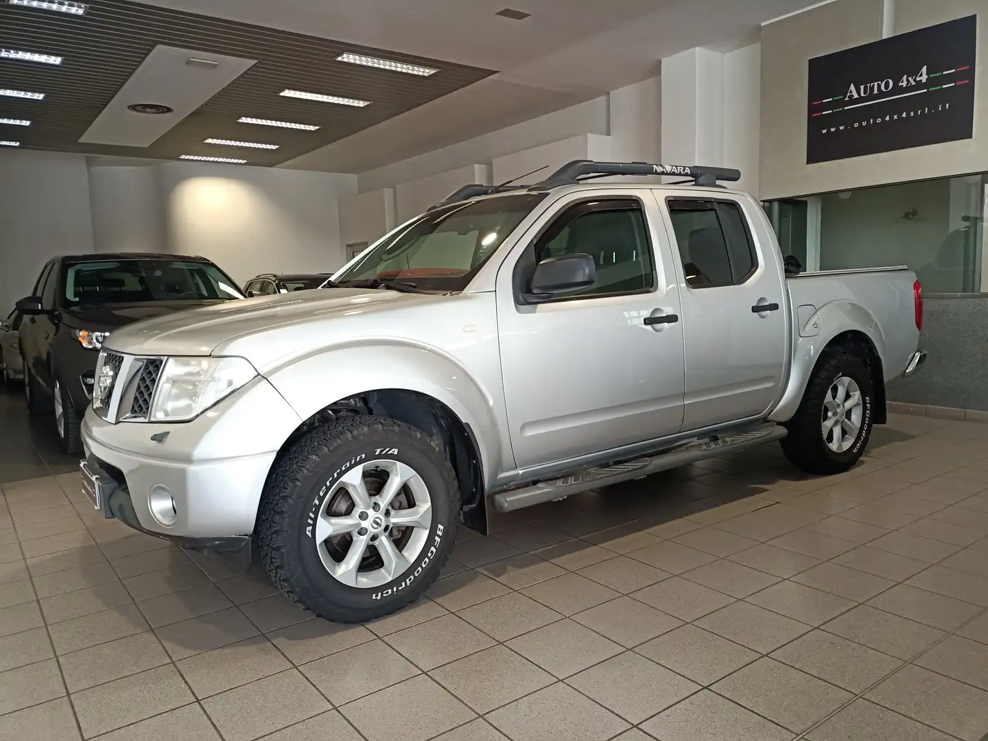 Nissan Navara Navara d.cab 2.5 dci LE 174cv*Automatico Argento - 1