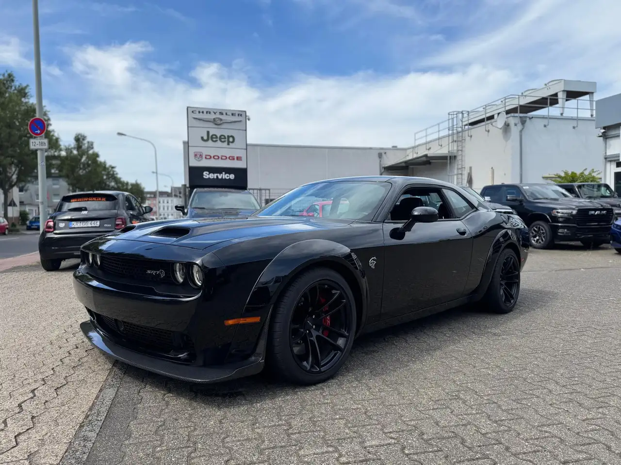 Dodge Challenger 2022 — фото 12
