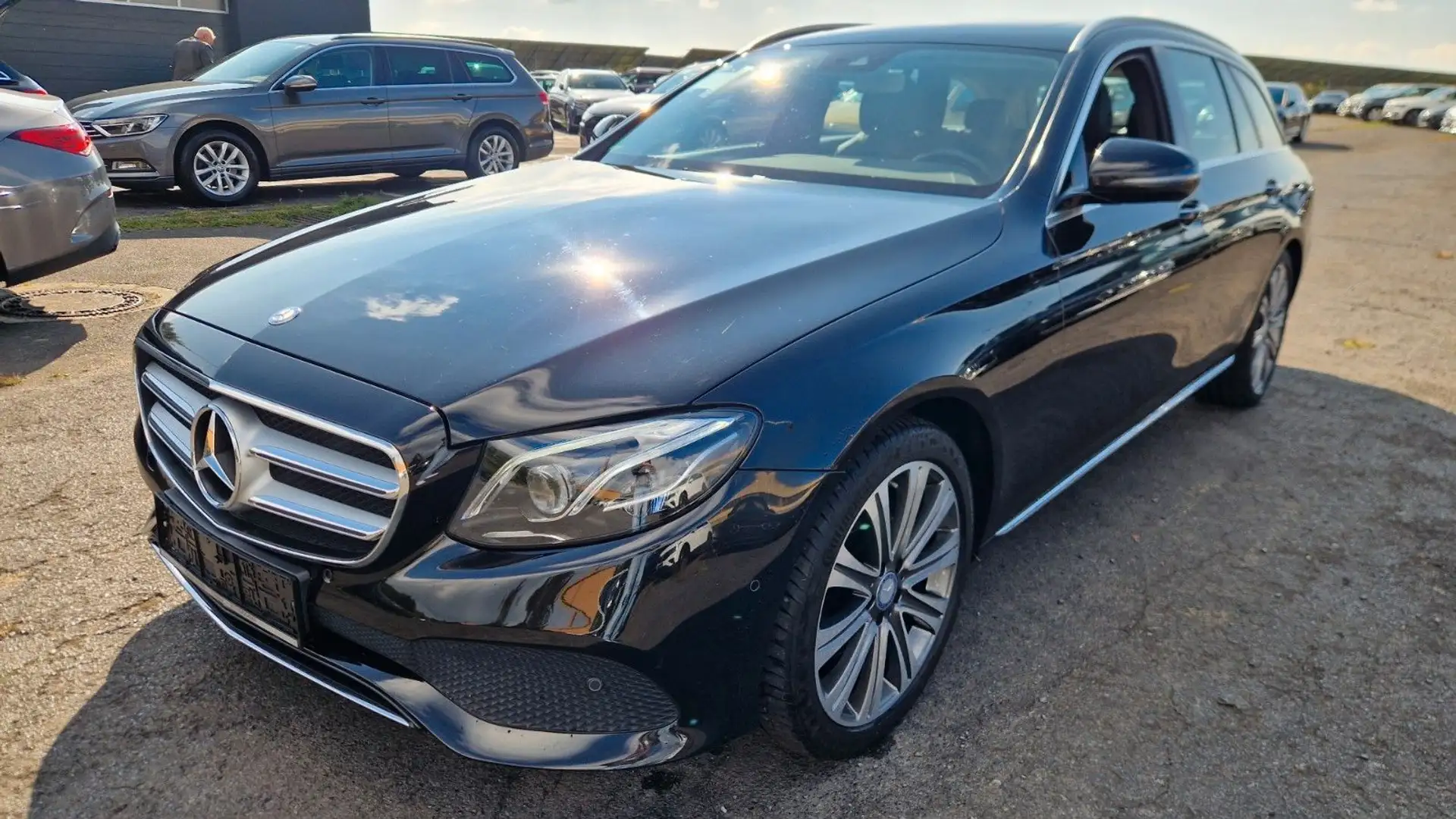 Mercedes-Benz E 250 T-Modell E 250 Multibeam Totwinkel Kamera Pano Negru - 1