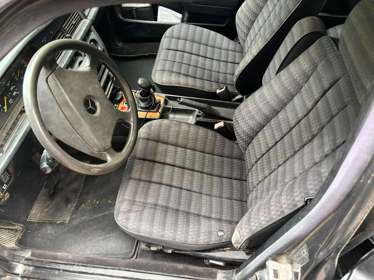Mercedes-Benz 190 2.0 E 118cv, foto 5