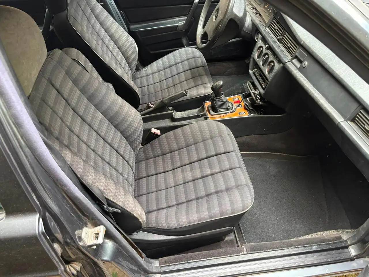 Mercedes-Benz 190 2.0 E 118cv, foto 4