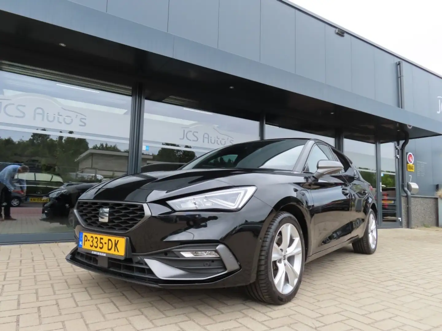 SEAT Leon 1.4 TSI eHybrid PEHV FR Business Intense Pano 2021 Zwart - 1