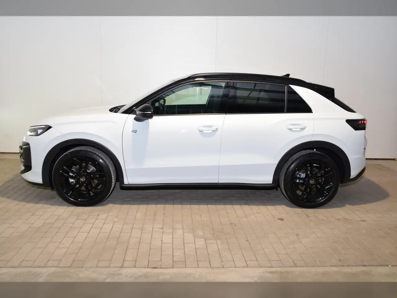 Volkswagen T-Roc NEU R-Line 1.5 l eTSI DSG 3
