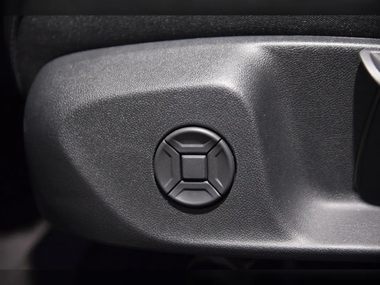 Volkswagen T-Roc NEU R-Line 1.5 l eTSI DSG 12