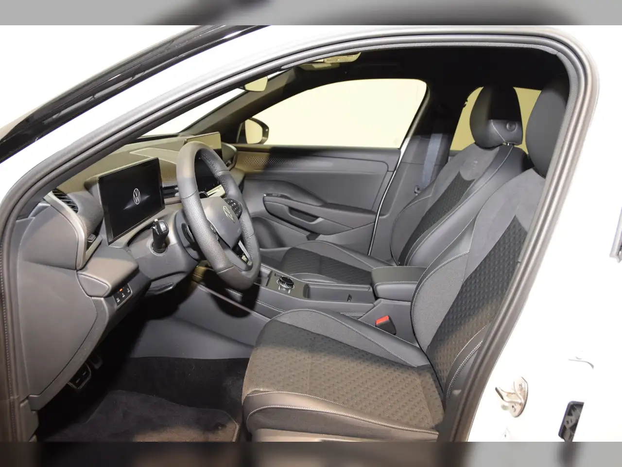 Volkswagen T-Roc NEU R-Line 1.5 l eTSI DSG 10