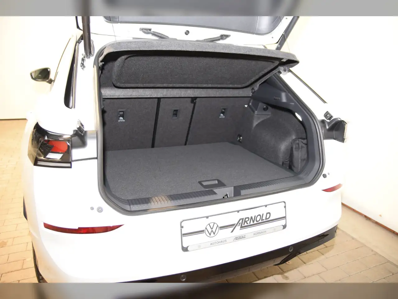 Volkswagen T-Roc NEU R-Line 1.5 l eTSI DSG 8
