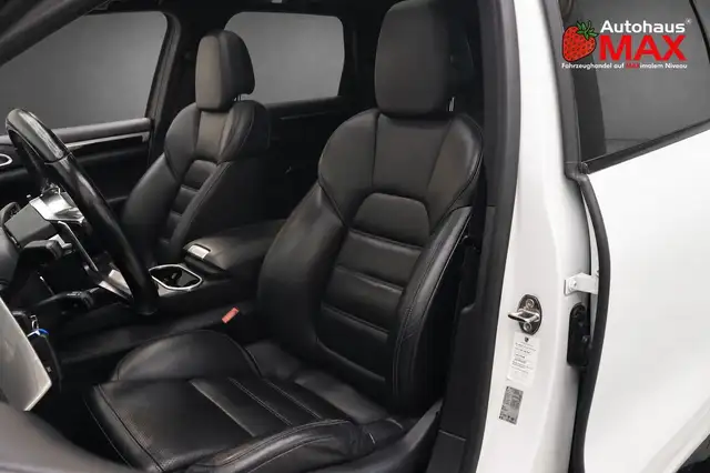 Porsche Cayenne view 14