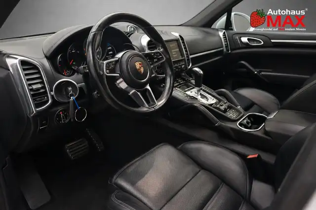 Porsche Cayenne view 12
