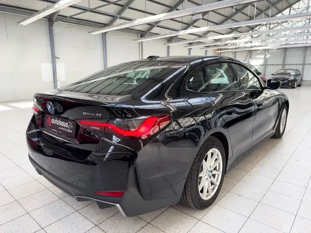 BMW I4 view 5