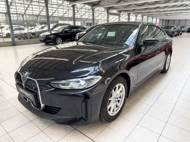 BMW I4 view 3