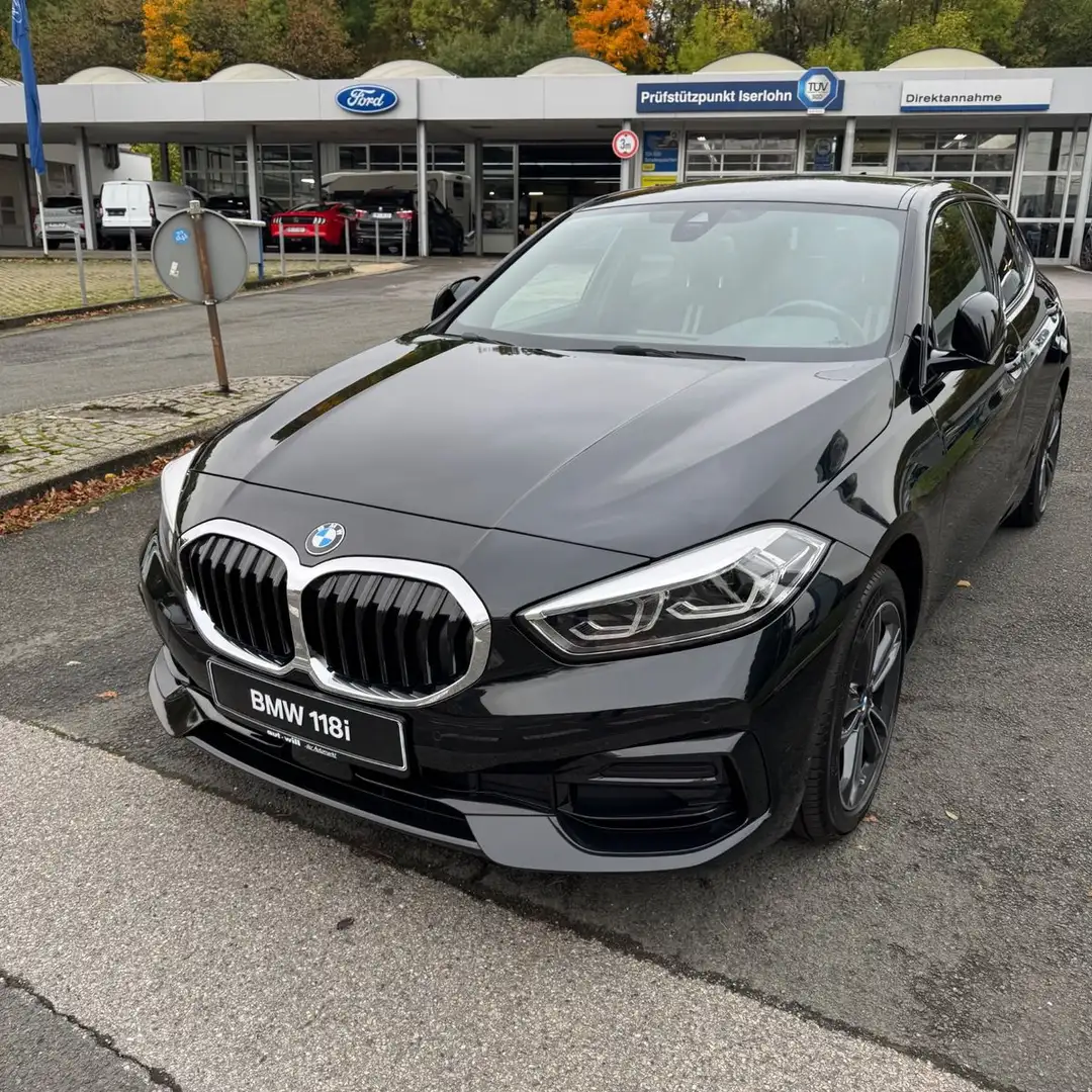 BMW 118 i Sport Line Schwarz - 2