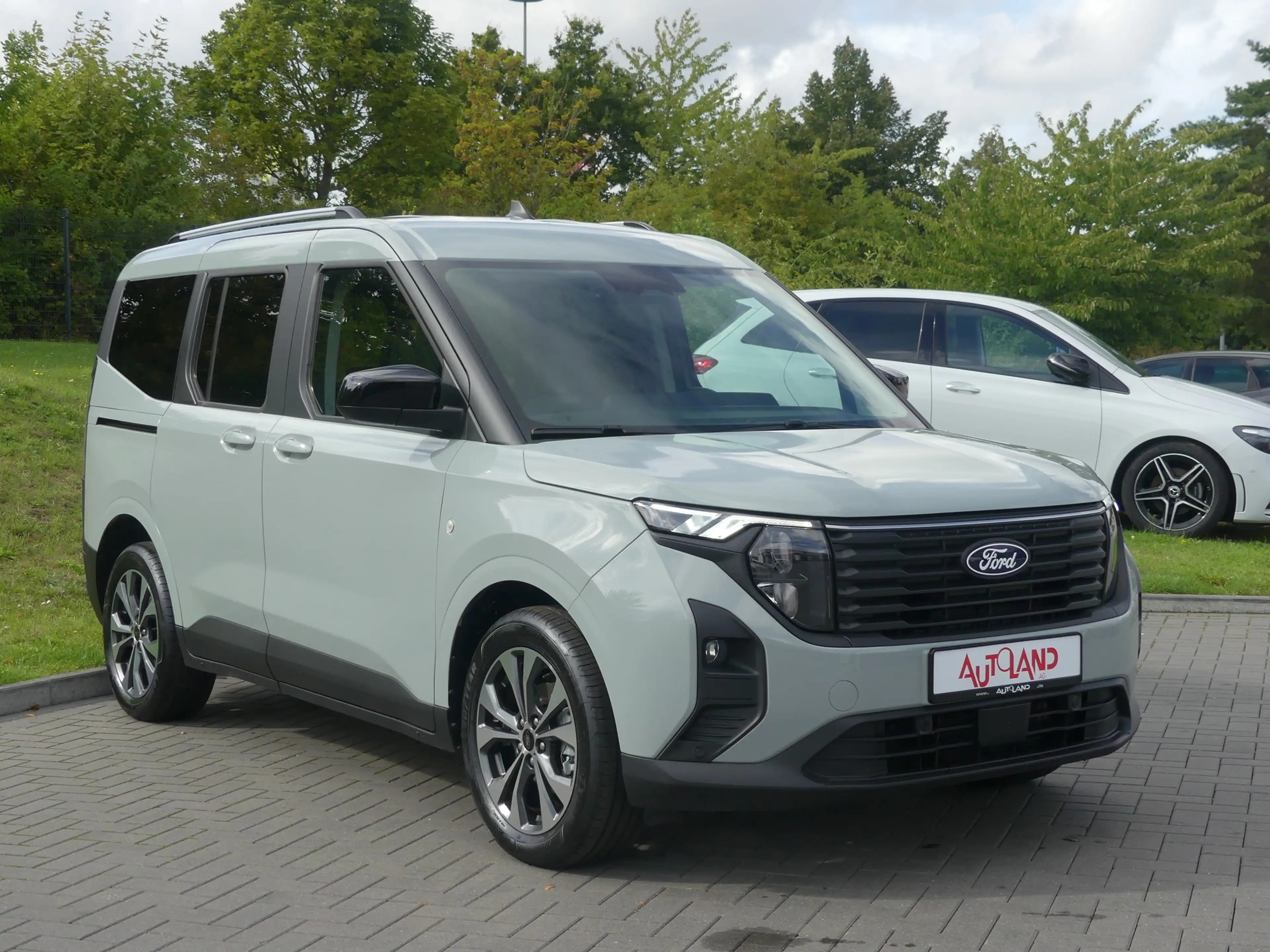 Ford Tourneo Courier Titanium 1.0 EB AHK Kamera — photo 6
