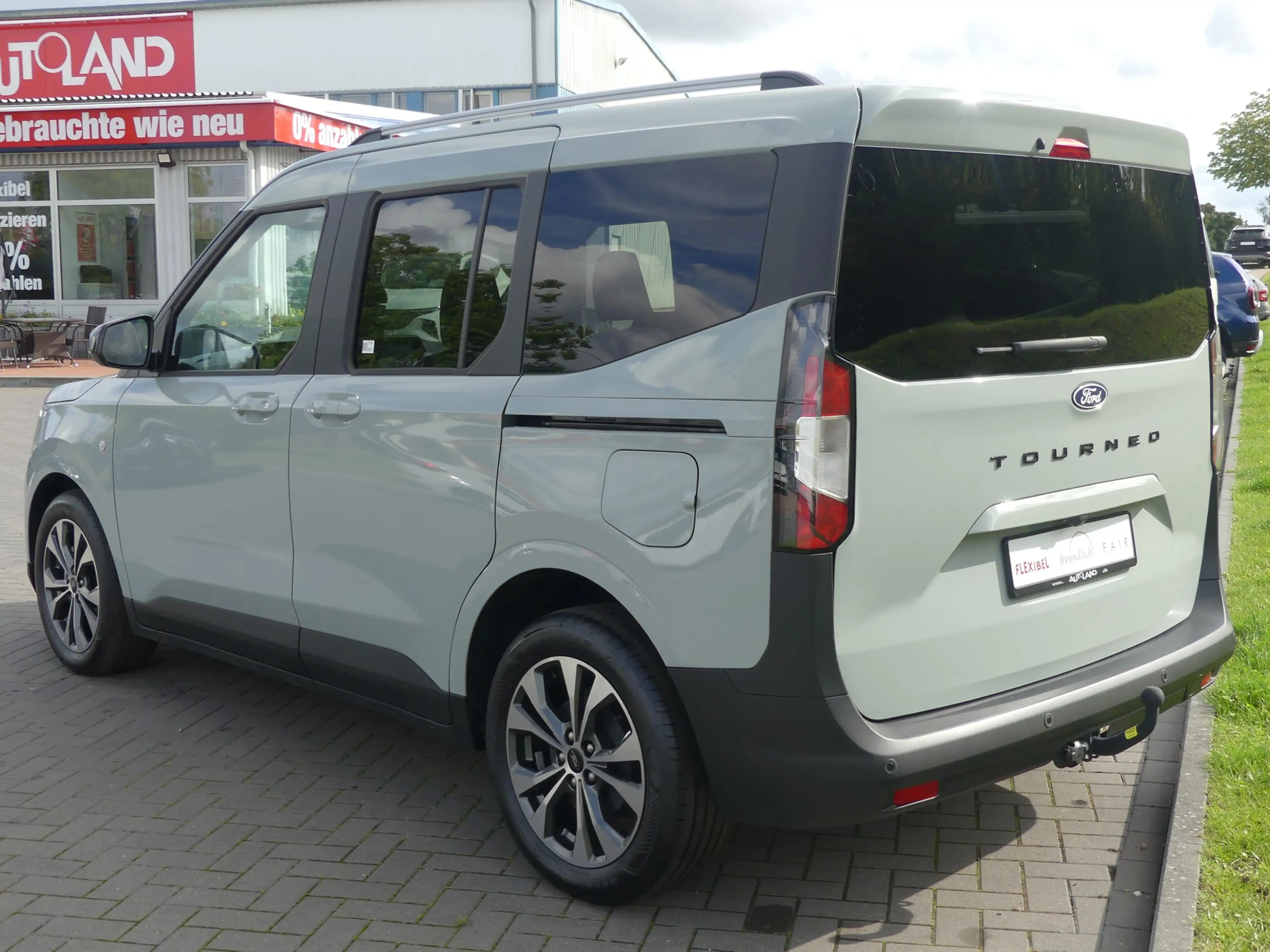 Ford Tourneo Courier Titanium 1.0 EB AHK Kamera — photo 2