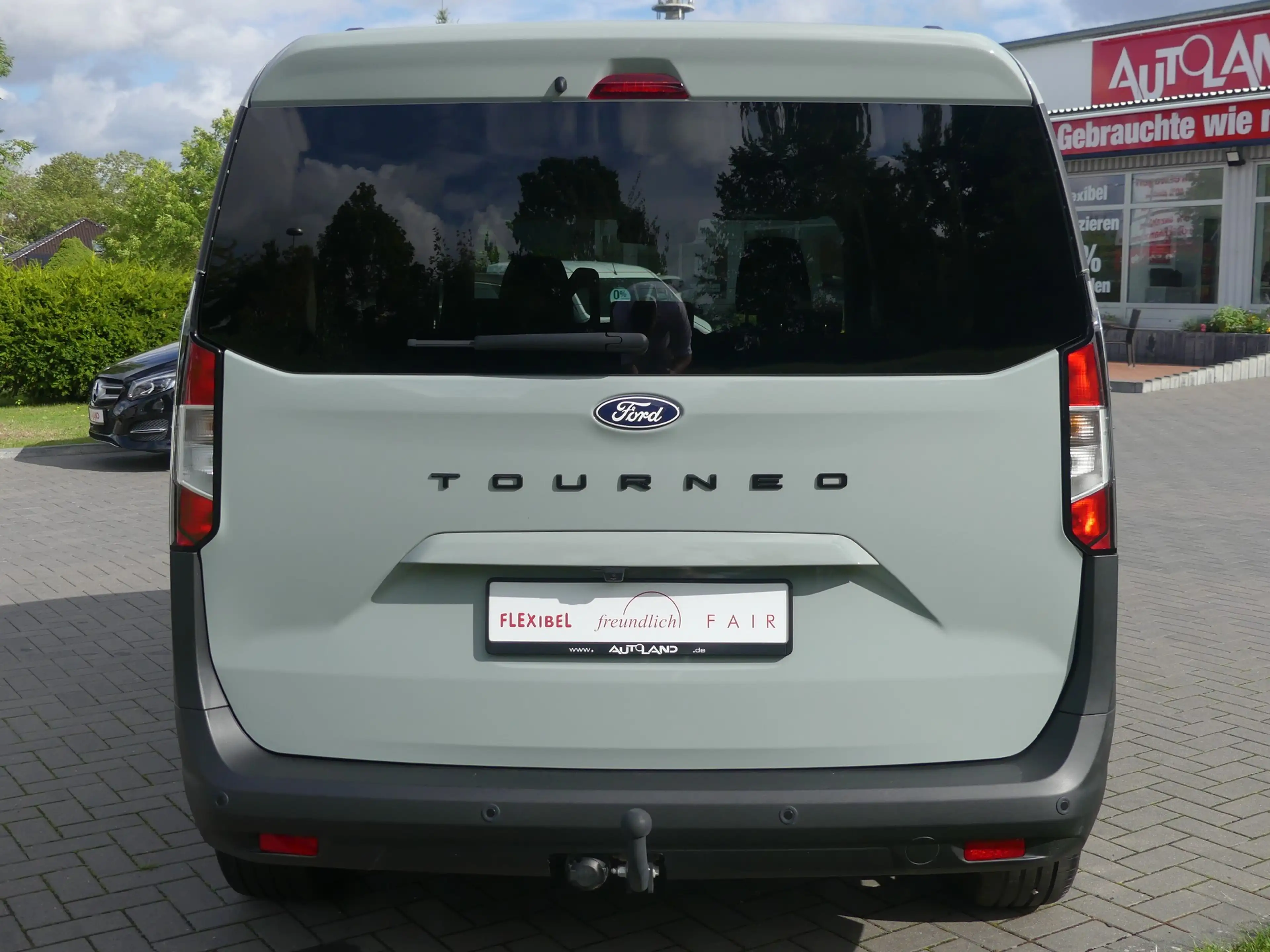 Ford Tourneo Courier Titanium 1.0 EB AHK Kamera — photo 3