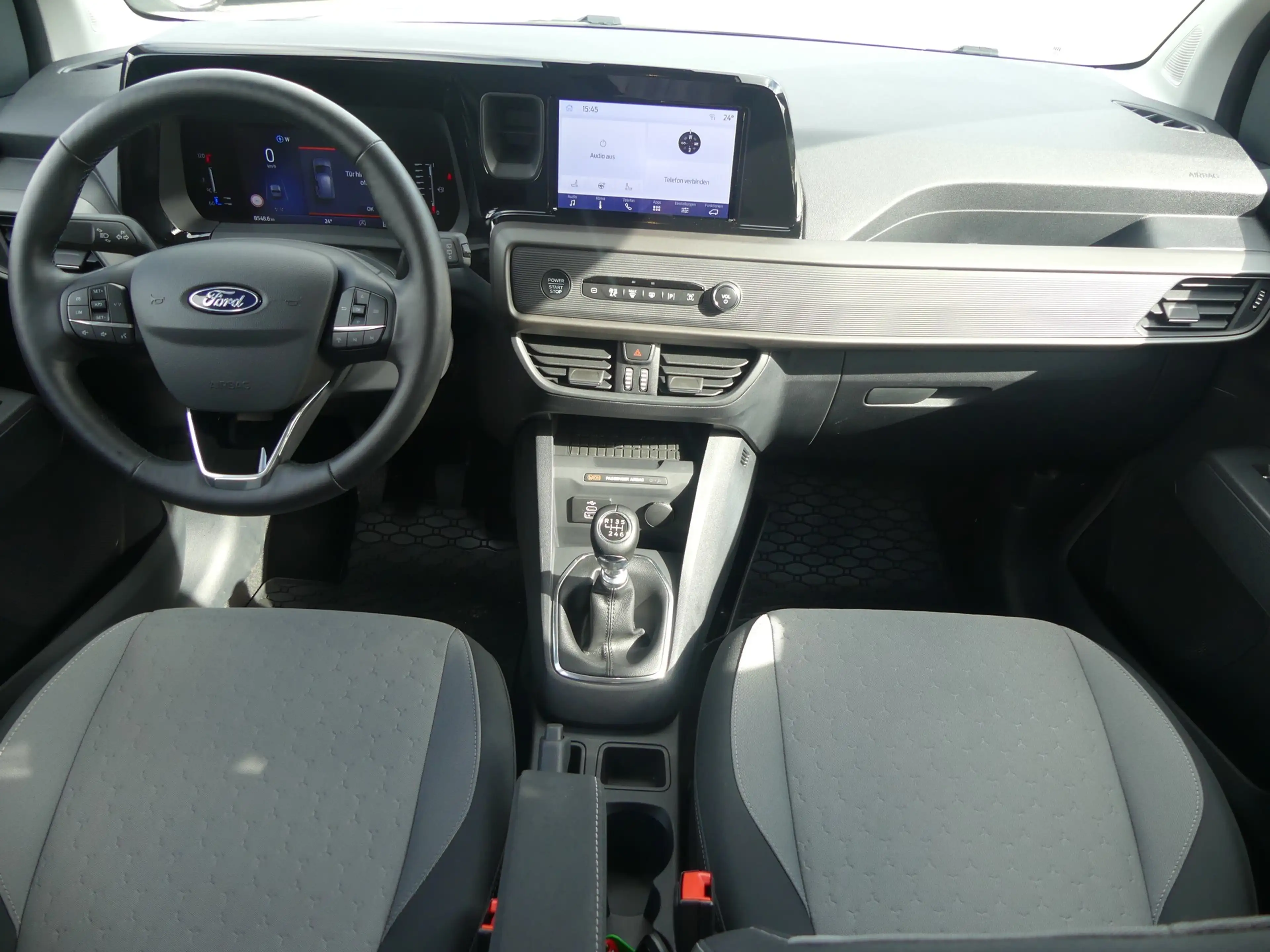 Ford Tourneo Courier Titanium 1.0 EB AHK Kamera — photo 9