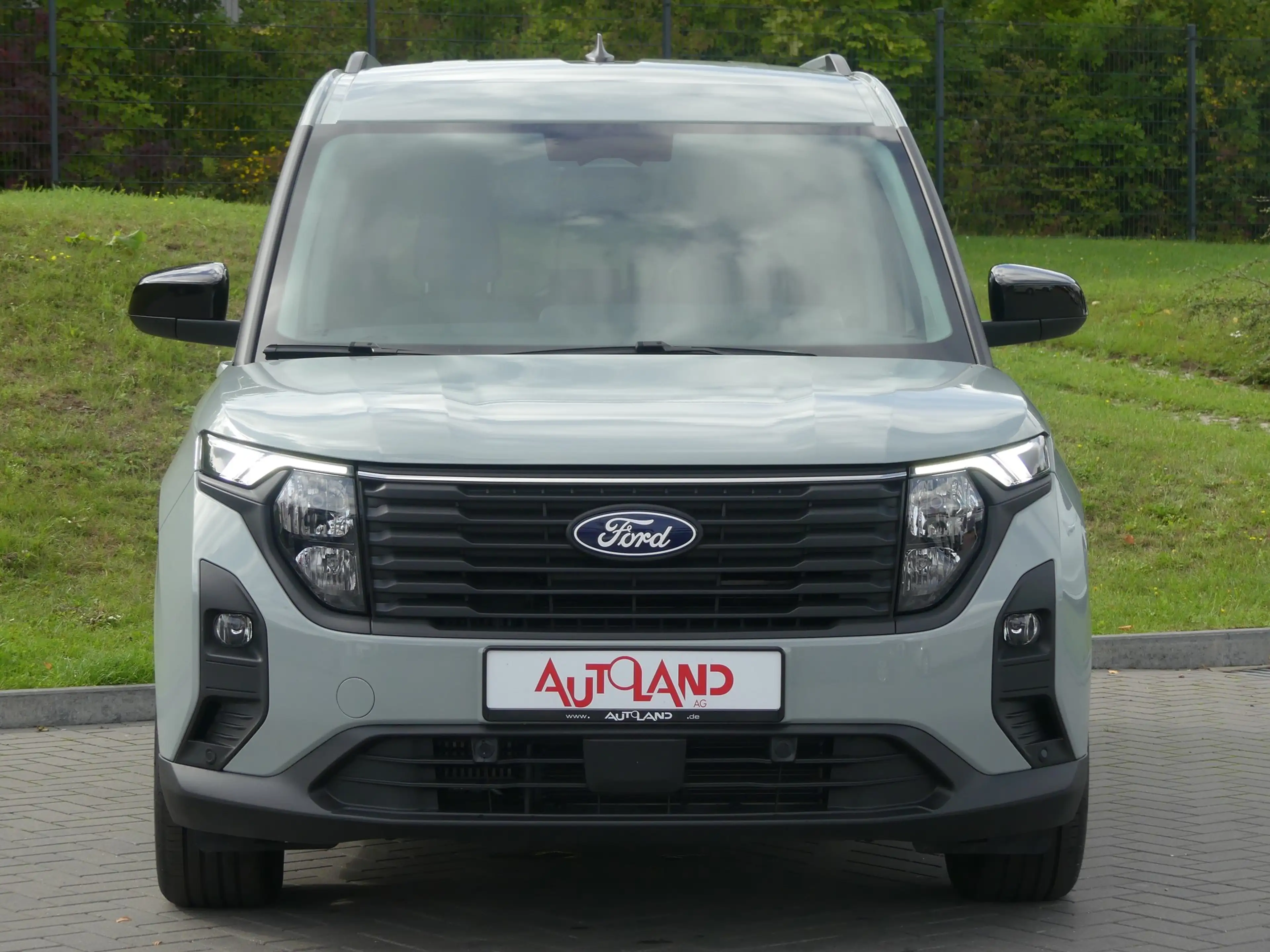 Ford Tourneo Courier Titanium 1.0 EB AHK Kamera — photo 7