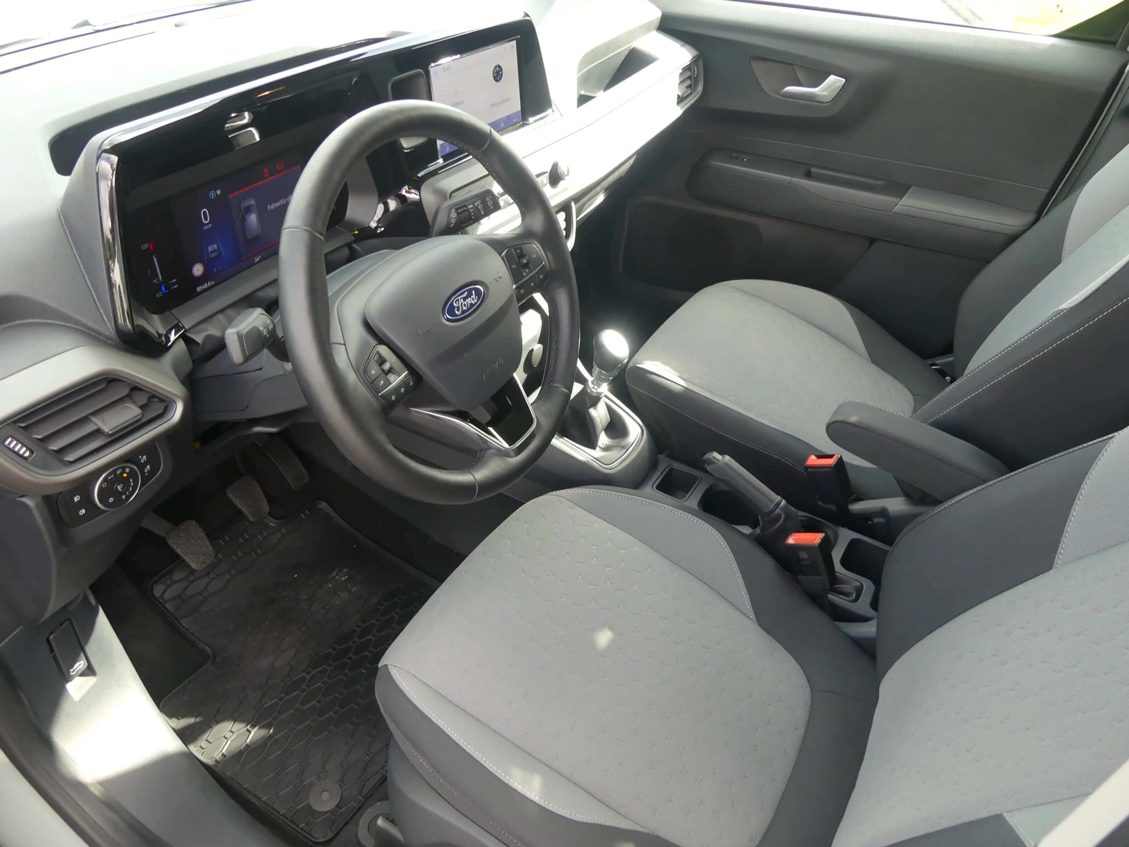 Ford Tourneo Courier Titanium 1.0 EB AHK Kamera — photo 8