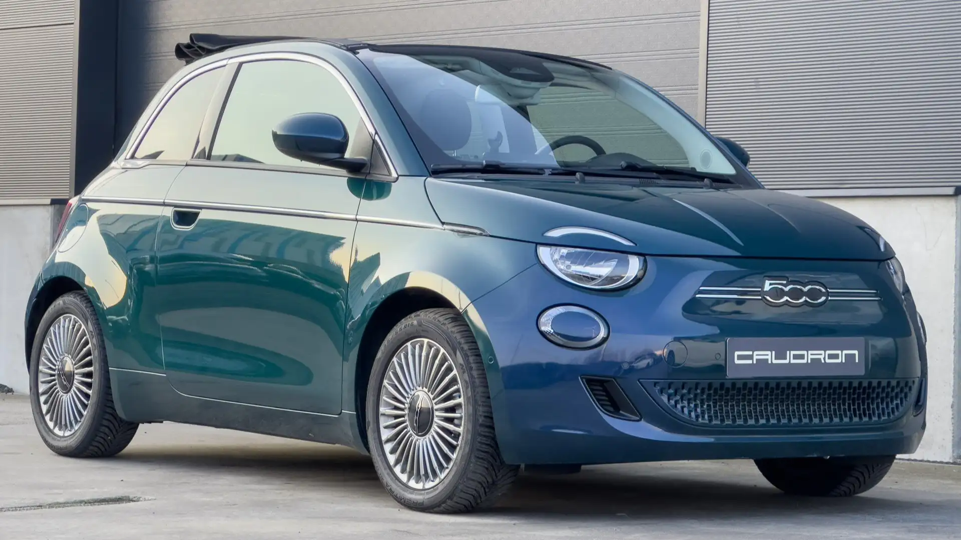 Fiat 500e Cabrio 500e 43 kWh Ocean Green | Nav | Carplay Blauw - 2